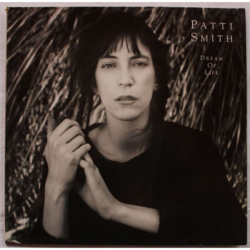 Dream of life by Patti Smith, LP with rocknrollbazar - Ref:115873434