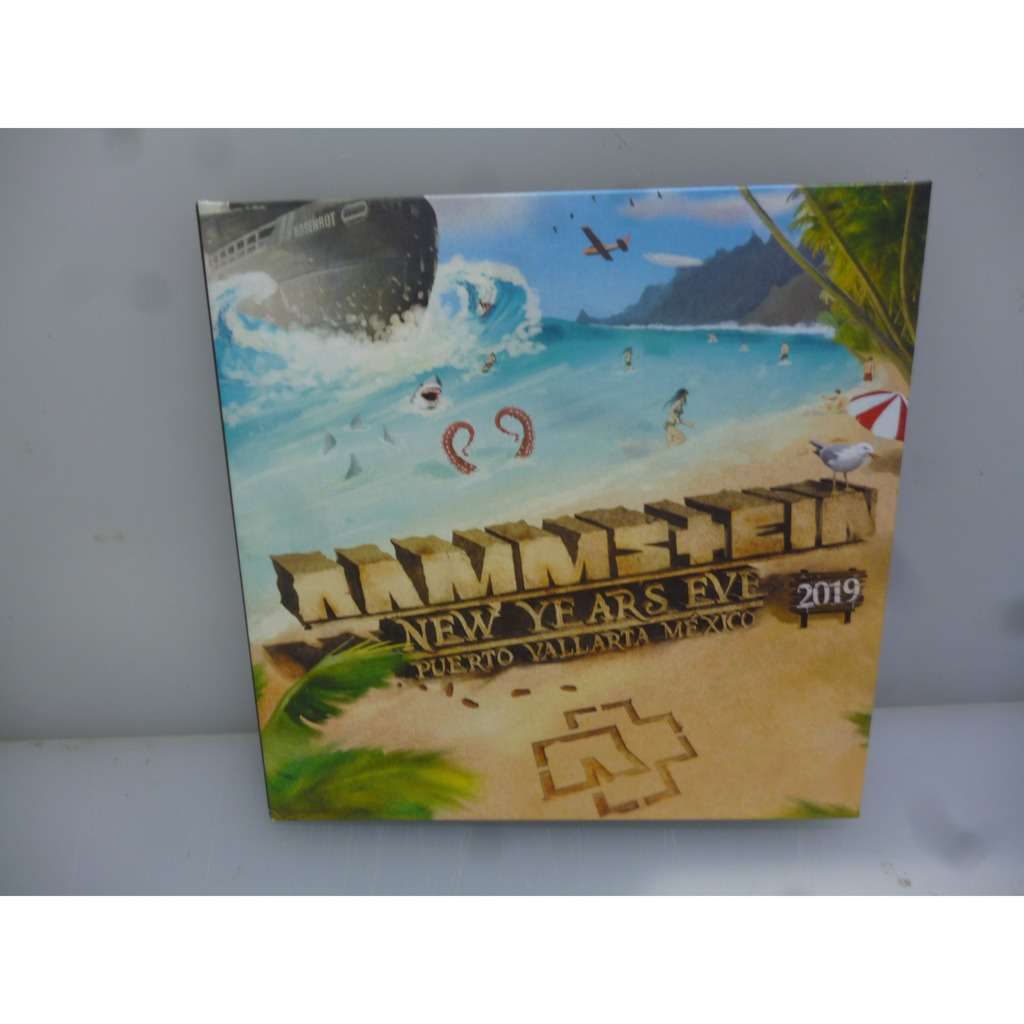 Live in mexico. explanada flamingos, puerto vallarta, mexico 2019. eu