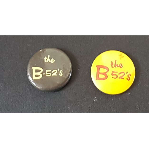 Lot De 2 Badges Du Groupe B-52's - B-52'S (Badges) - ( 50 グラム ) - 売り手 ...