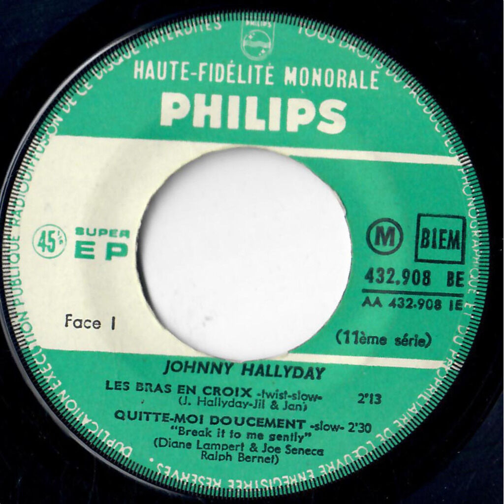  Johnny Hallyday  -  les bras en croix 