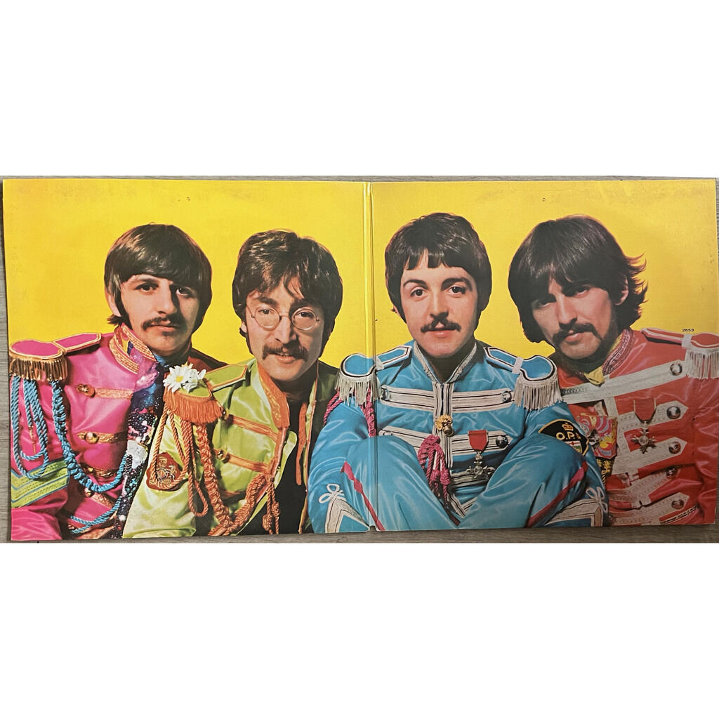  The Beatles  -  sgt. pepper's lonely hearts club band 
