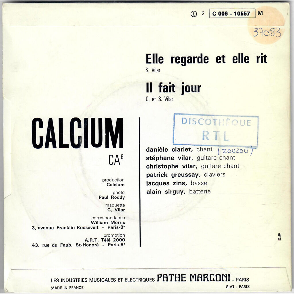  Calcium  -  elle regarde et elle rit 