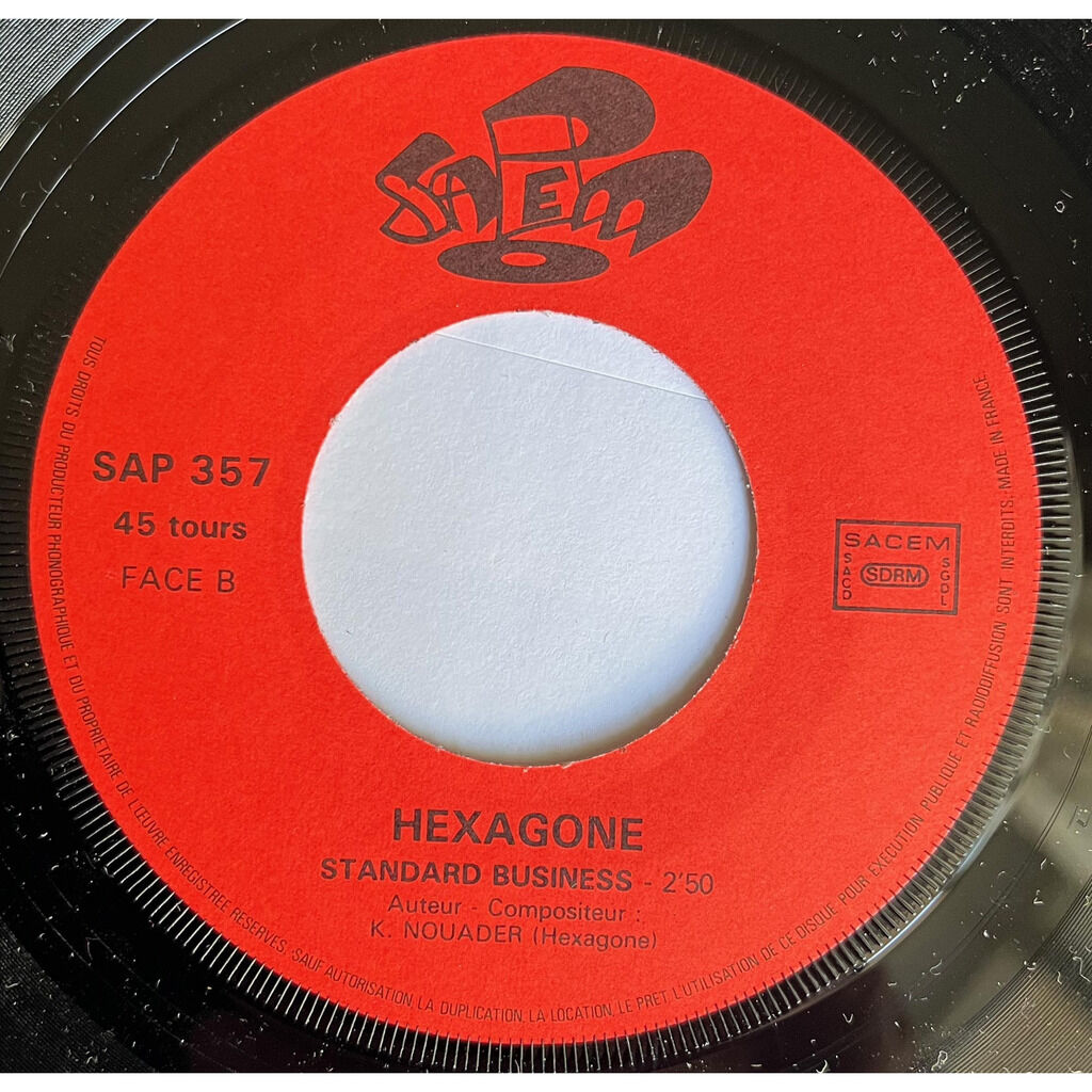  Hexagone (3)  -  sur ce coin de trottoir 